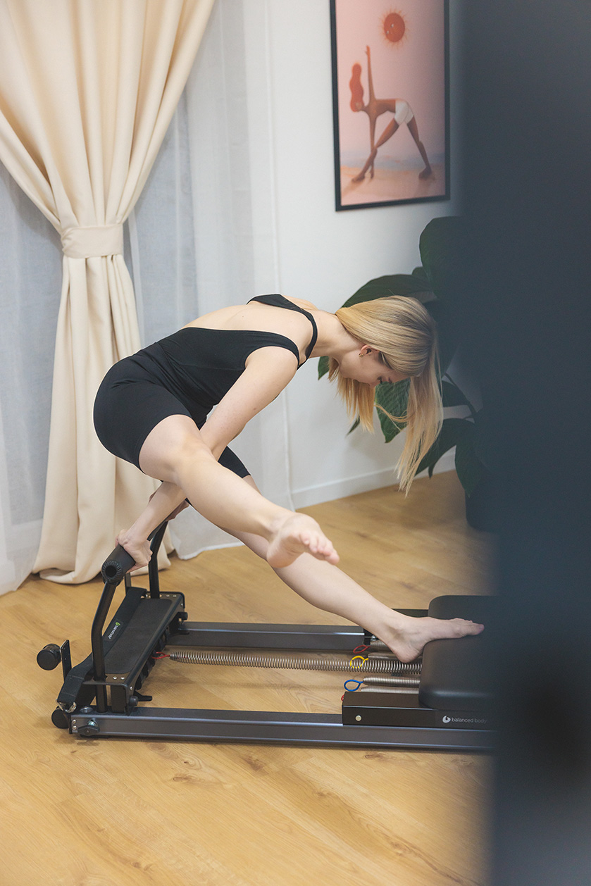 Trening na reformerze Pilates - wzmacnianie głębokich mięśni i poprawa postawy